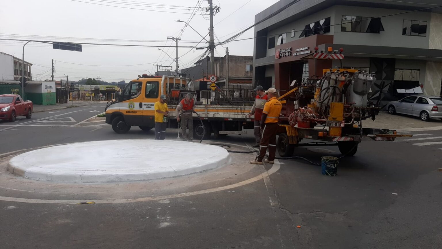 Rotatória é reimplantada na avenida dos Estudantes, em Hortolândia