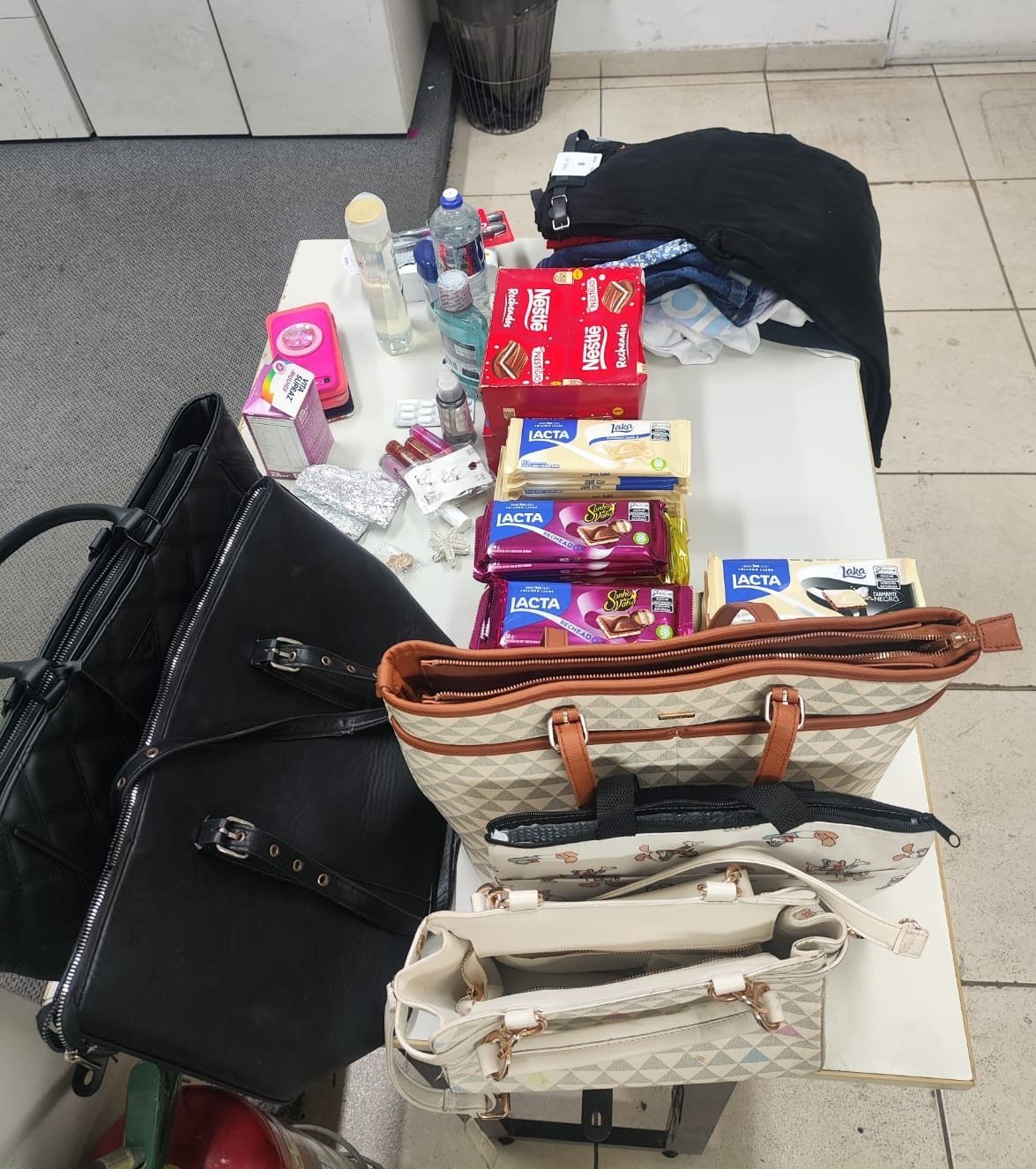 Cinco mulheres são presas por furto em mercado de Vinhedo