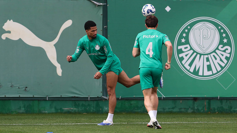 Abel Ferreira esboça escalação do Palmeiras para jogo decisivo contra o Vitória