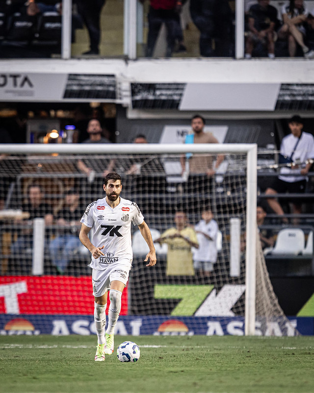 Santos tem desfalque na zaga para clássico contra o Palmeiras