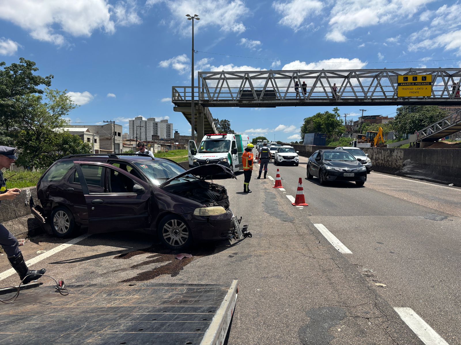 Mulher fica gravemente ferida em colisão entre dois carros na Santos Dumont, em Campinas 