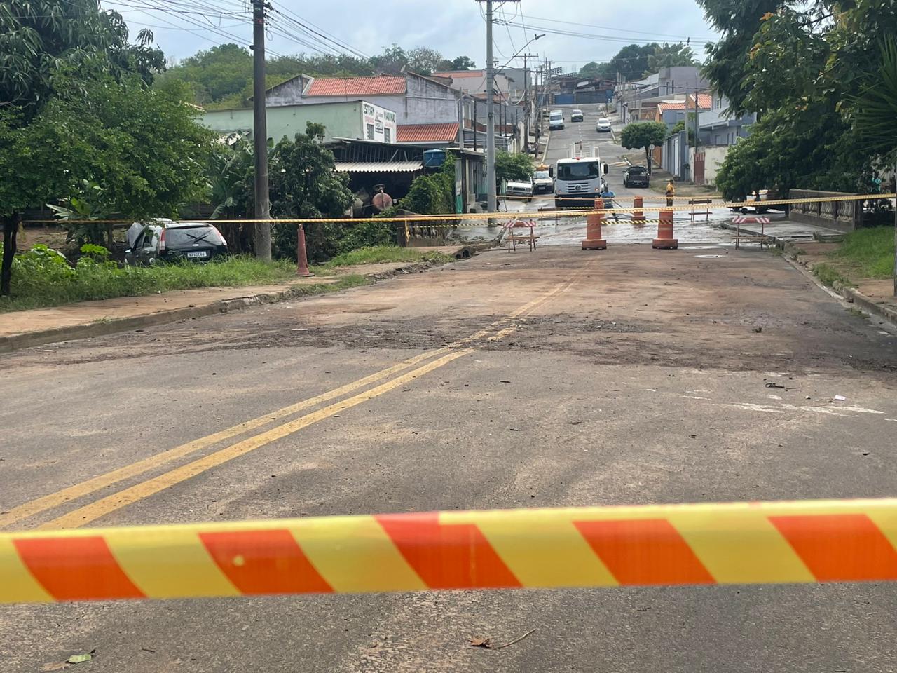 Sem sinalização, moradores reclamam alagamentos frequentes em córrego de Hortolândia