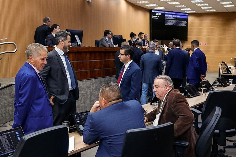 Câmara vota projetos na Educação e Polícia Federal