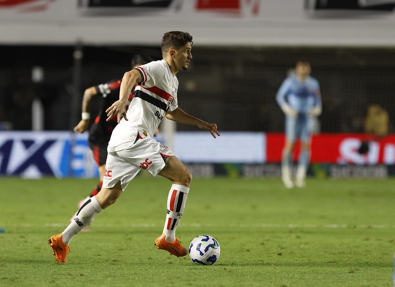 Volante Pablo Maia lesiona tornozelo e pode desfalcar São Paulo nos próximos jogos