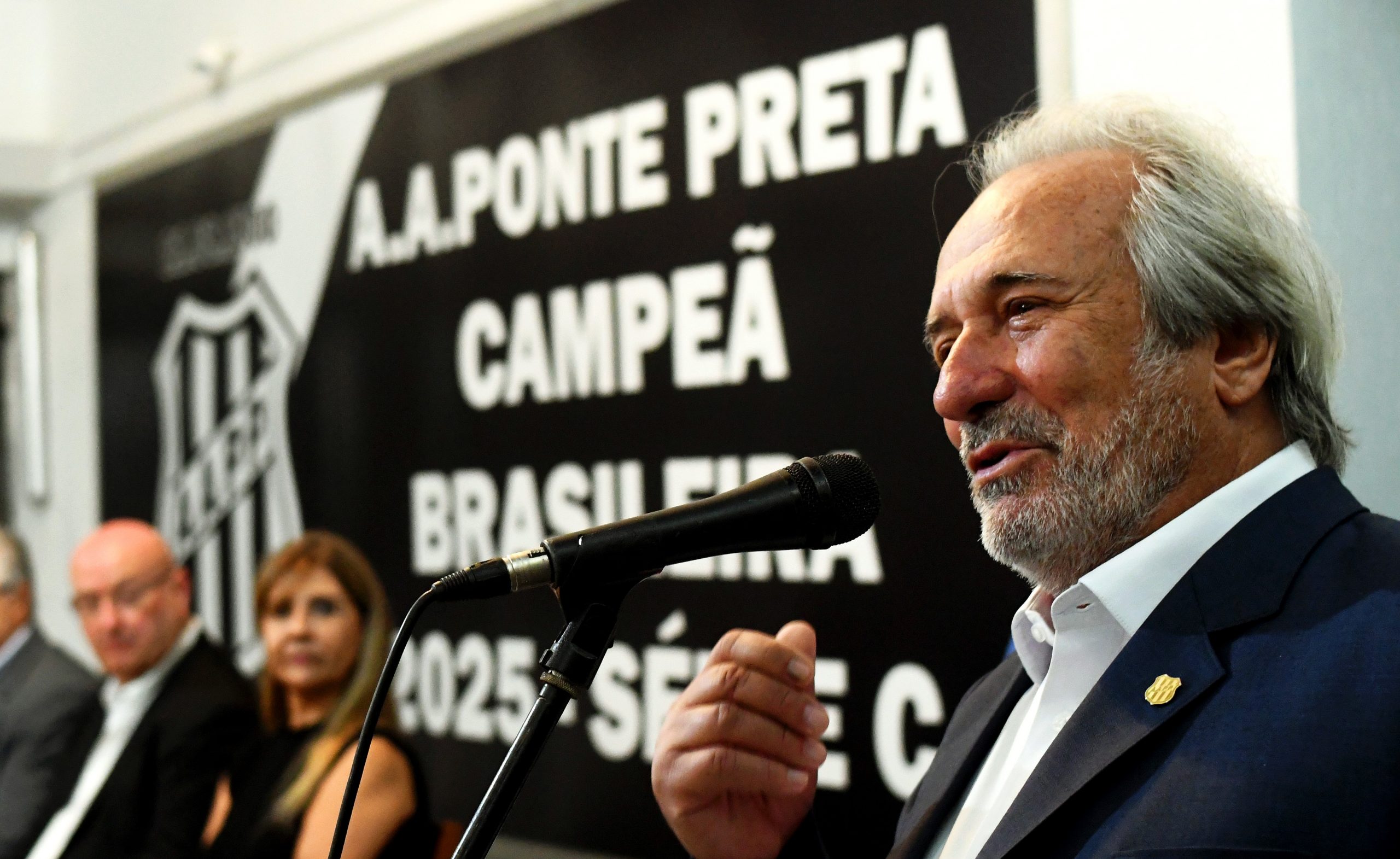 Com problemas financeiros, novo presidente da Ponte Preta determina corte de até 30% nos gastos