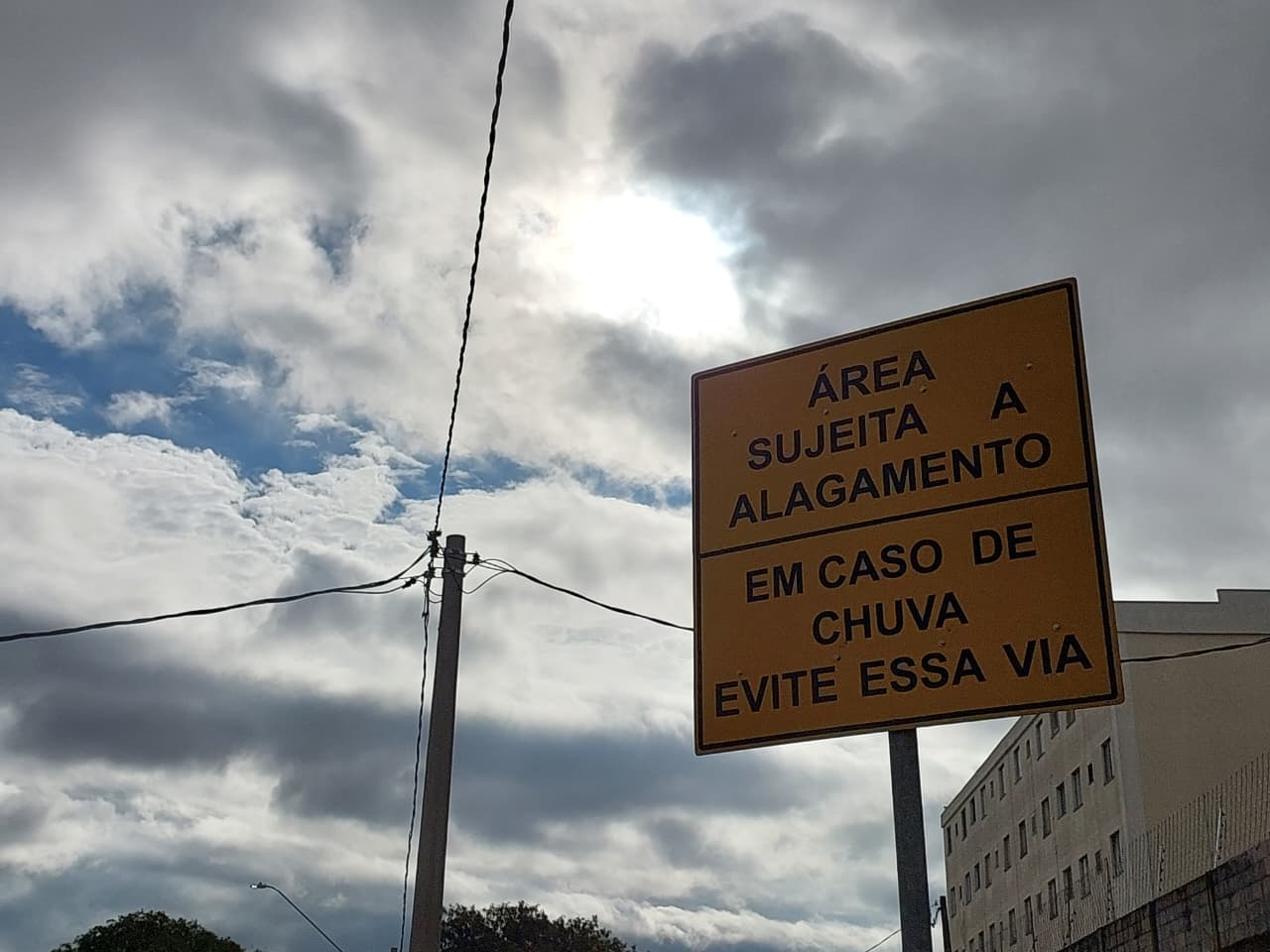 Medo de enchentes persegue moradores da região do Curtume, na Vila Industrial
