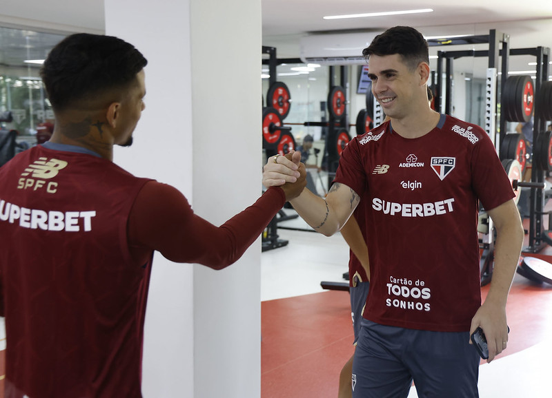 Meio-campo Oscar do São Paulo confirma aposentadoria do futebol