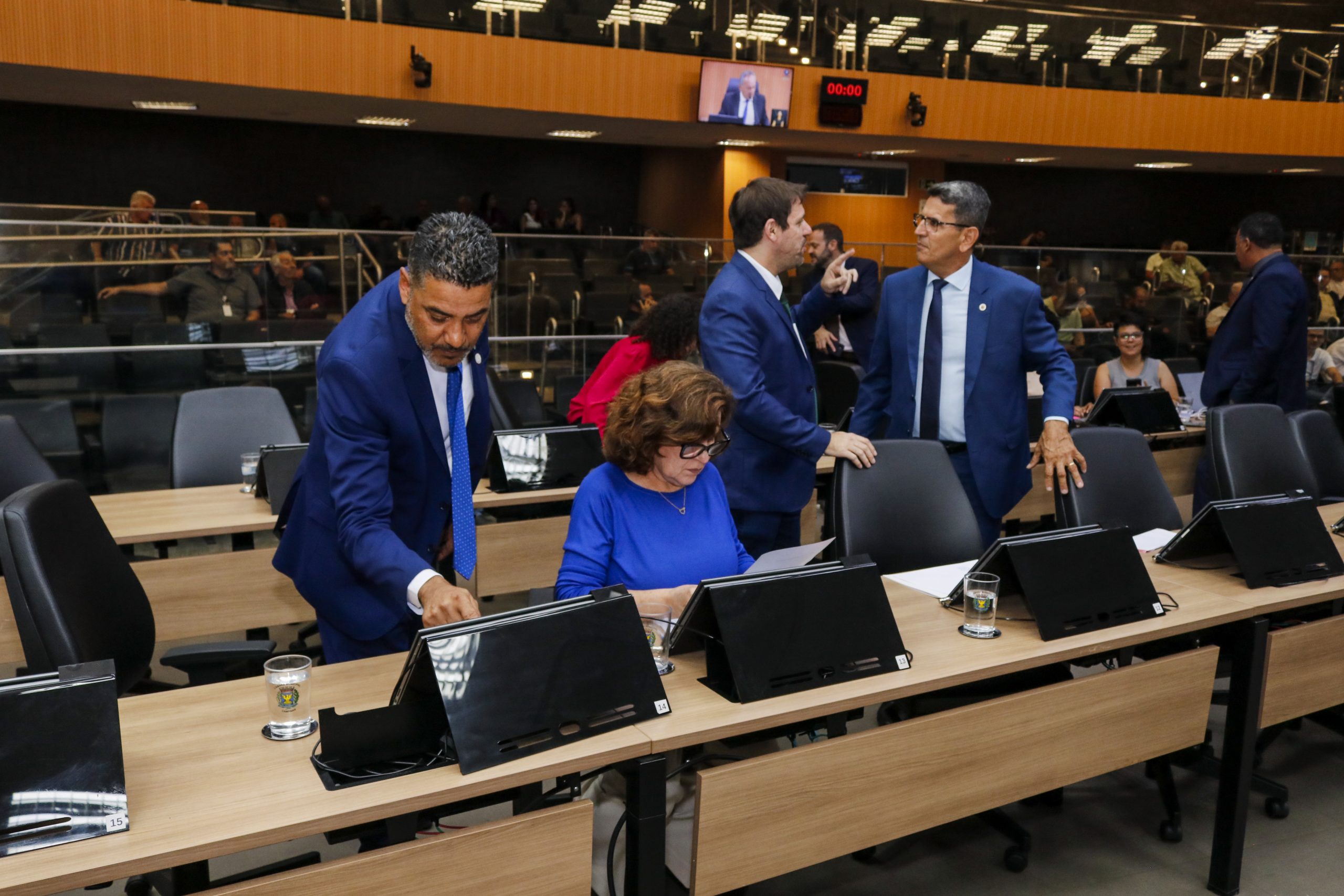 Oposição critica criação de cargos comissionados na Câmara; veja repercussão