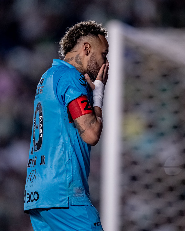 Após atuação de gala, Neymar deixa futuro em aberto no Santos