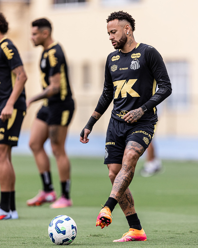 Neymar é poupado de treino mas deve enfrentar Juventude