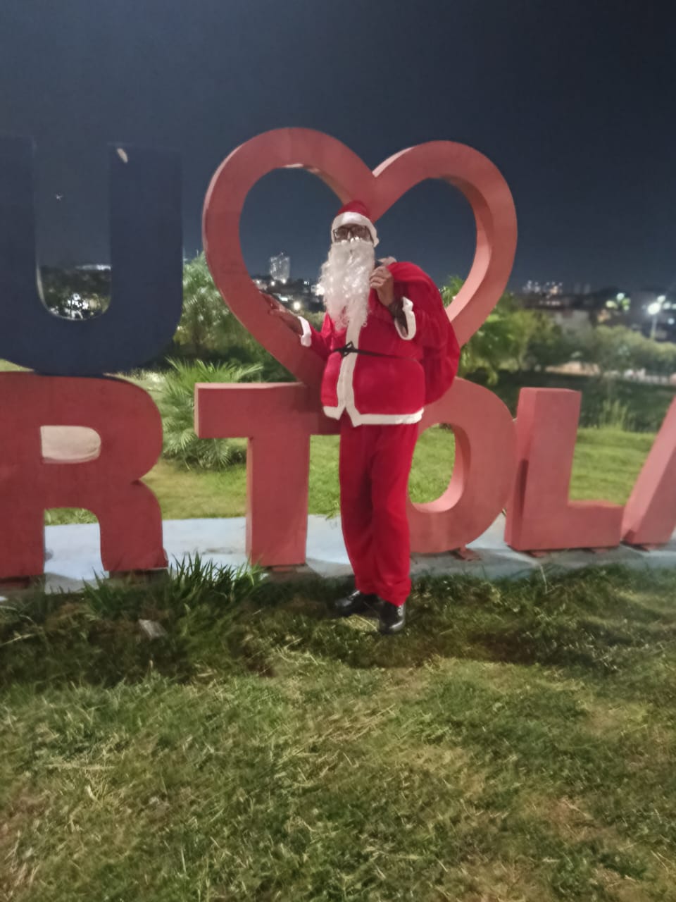 Thomas: um Papai Noel que distribui esperança no Natal em Hortolândia