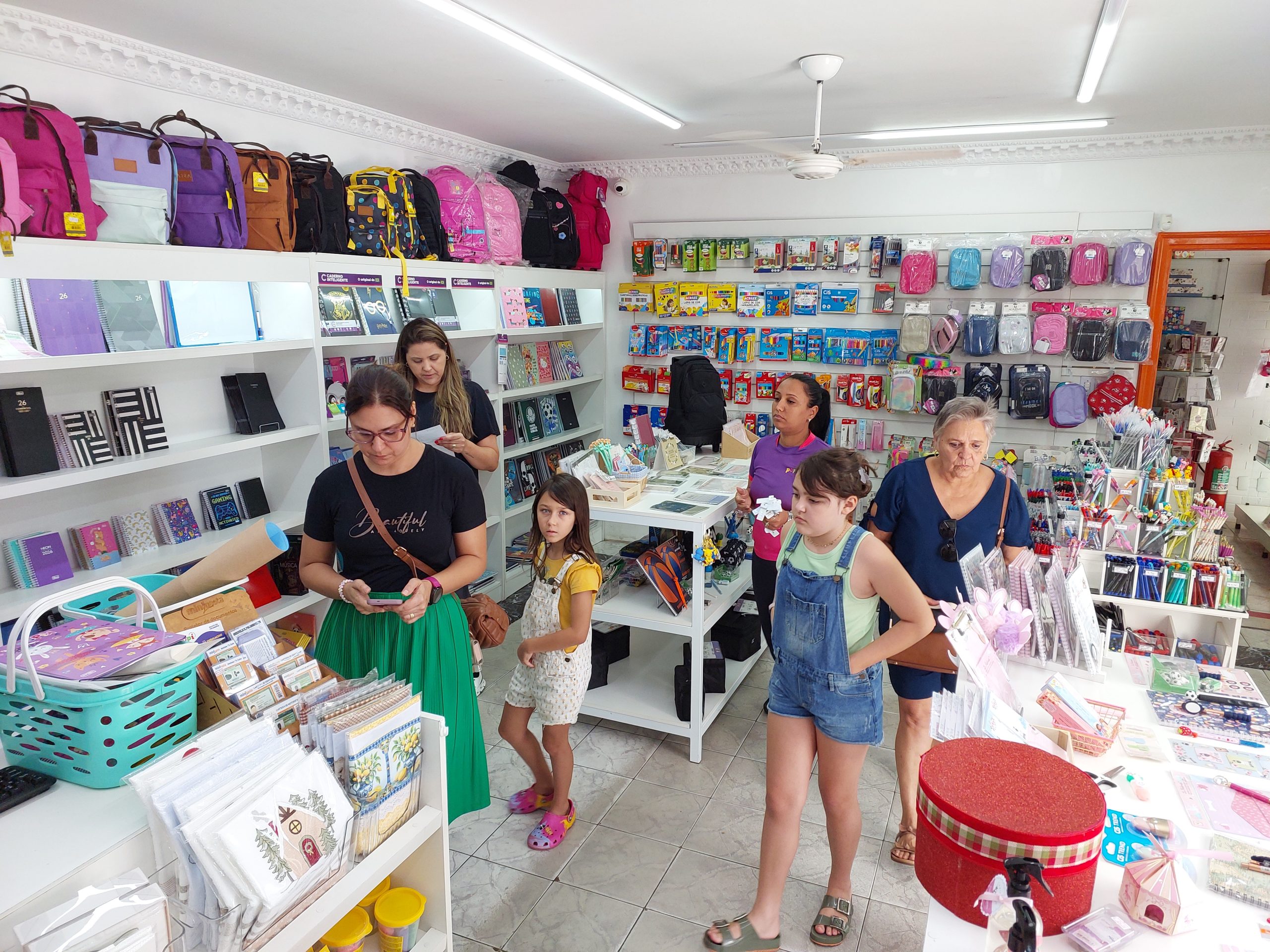 Preço do material escolar pode variar até 150% nas papelarias, diz Procon