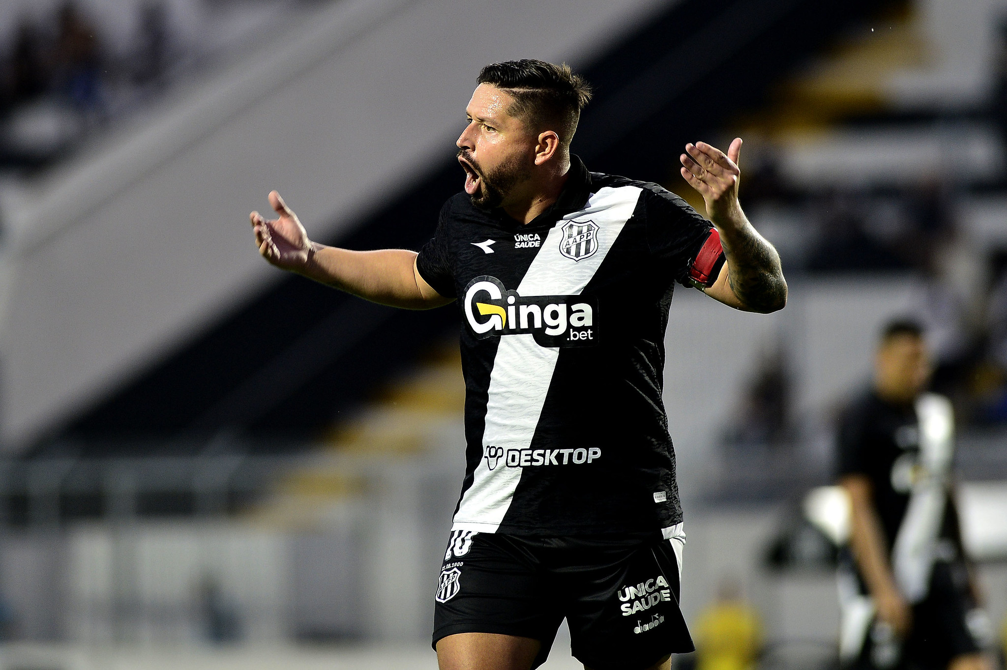 Negociando saída da Ponte, Elvis entra no radar do Guarani