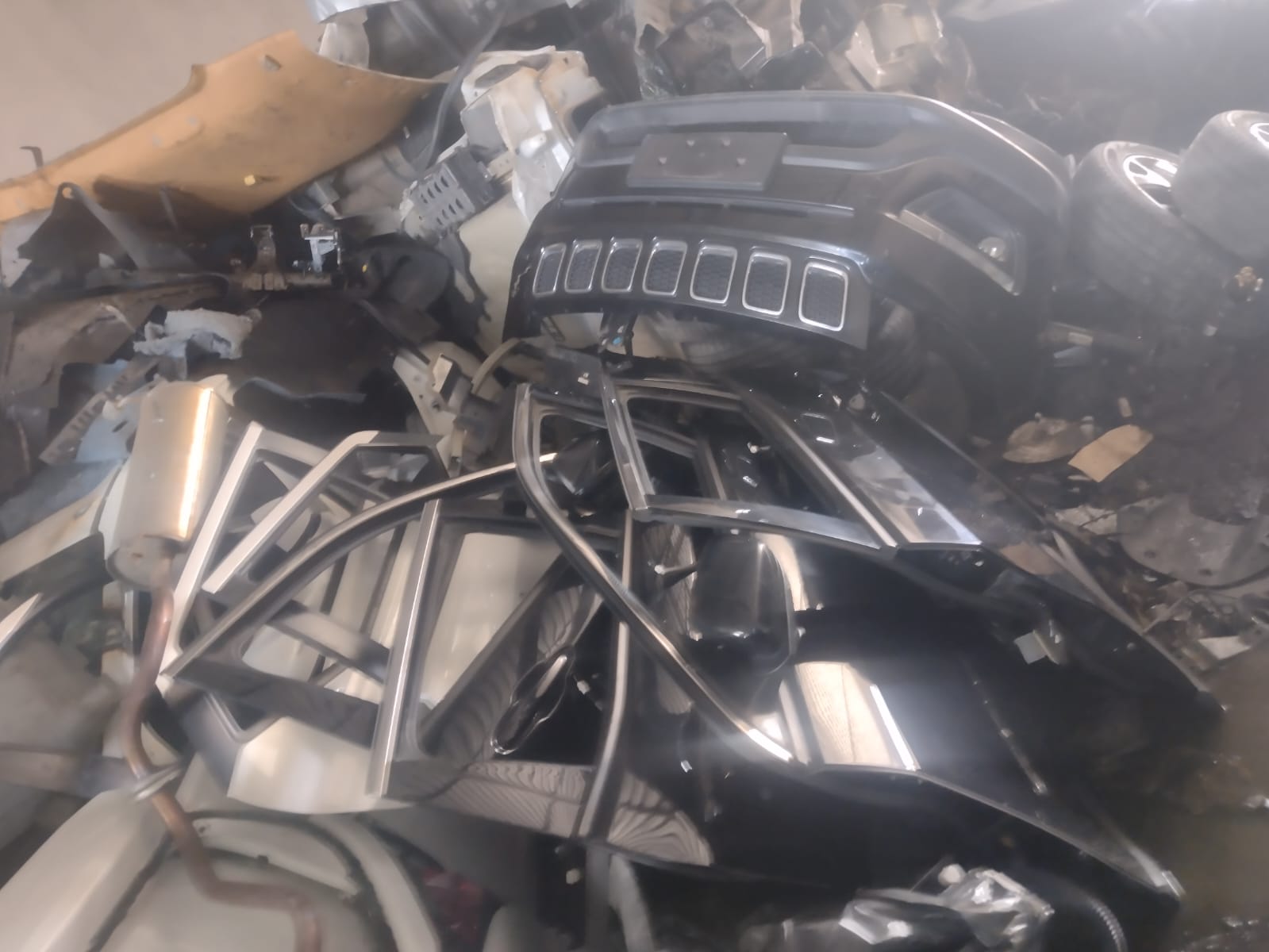 GM encontra carros de luxo desmontados em desmanche clandestino