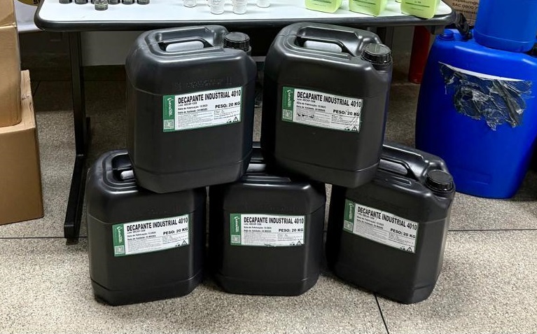 Produto apreendido em fábrica clandestina de cosméticos precisava de autorização do Exército