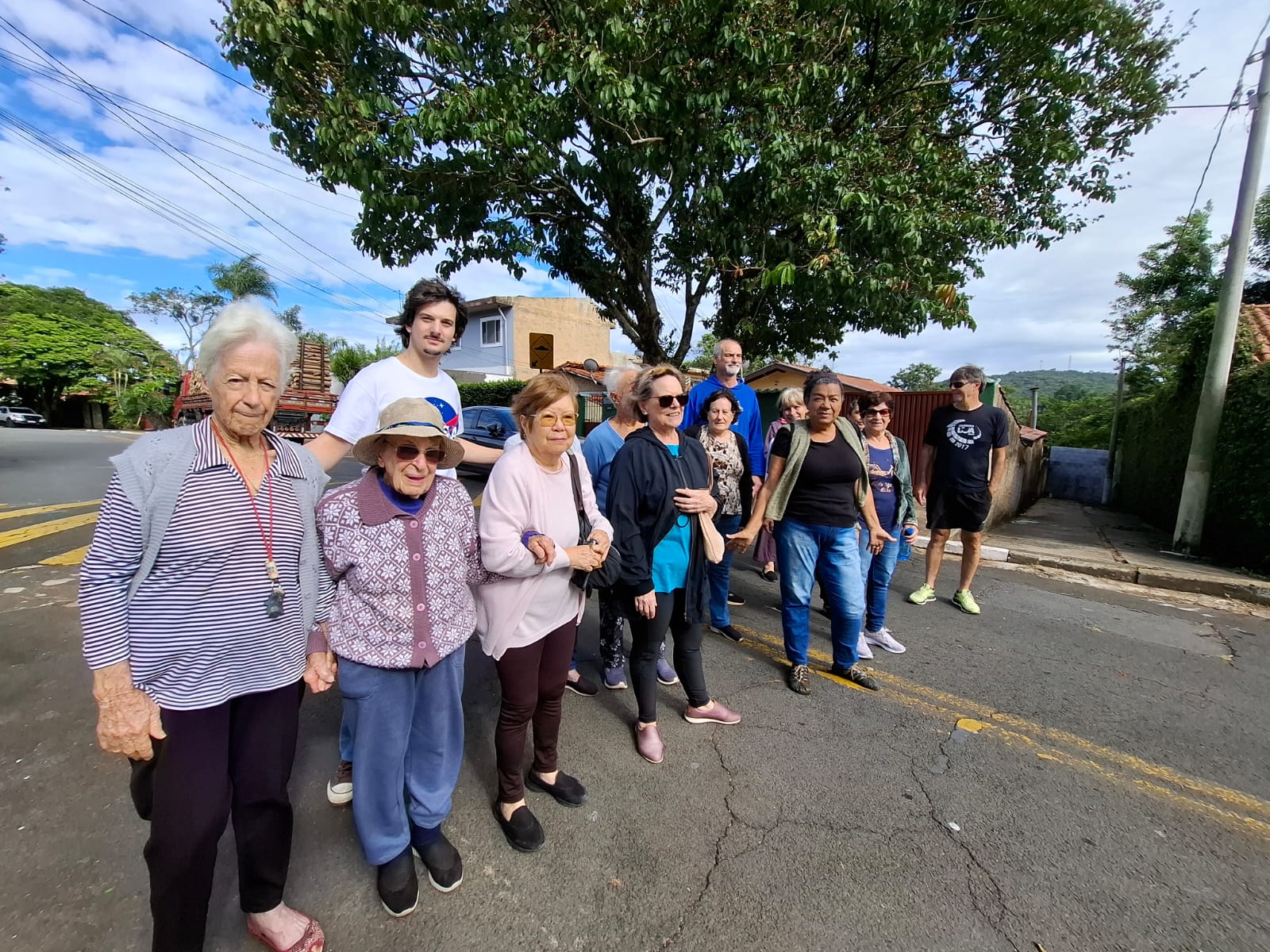 Comunidade de Joaquim Egídio reclama fechamento de viela com muro