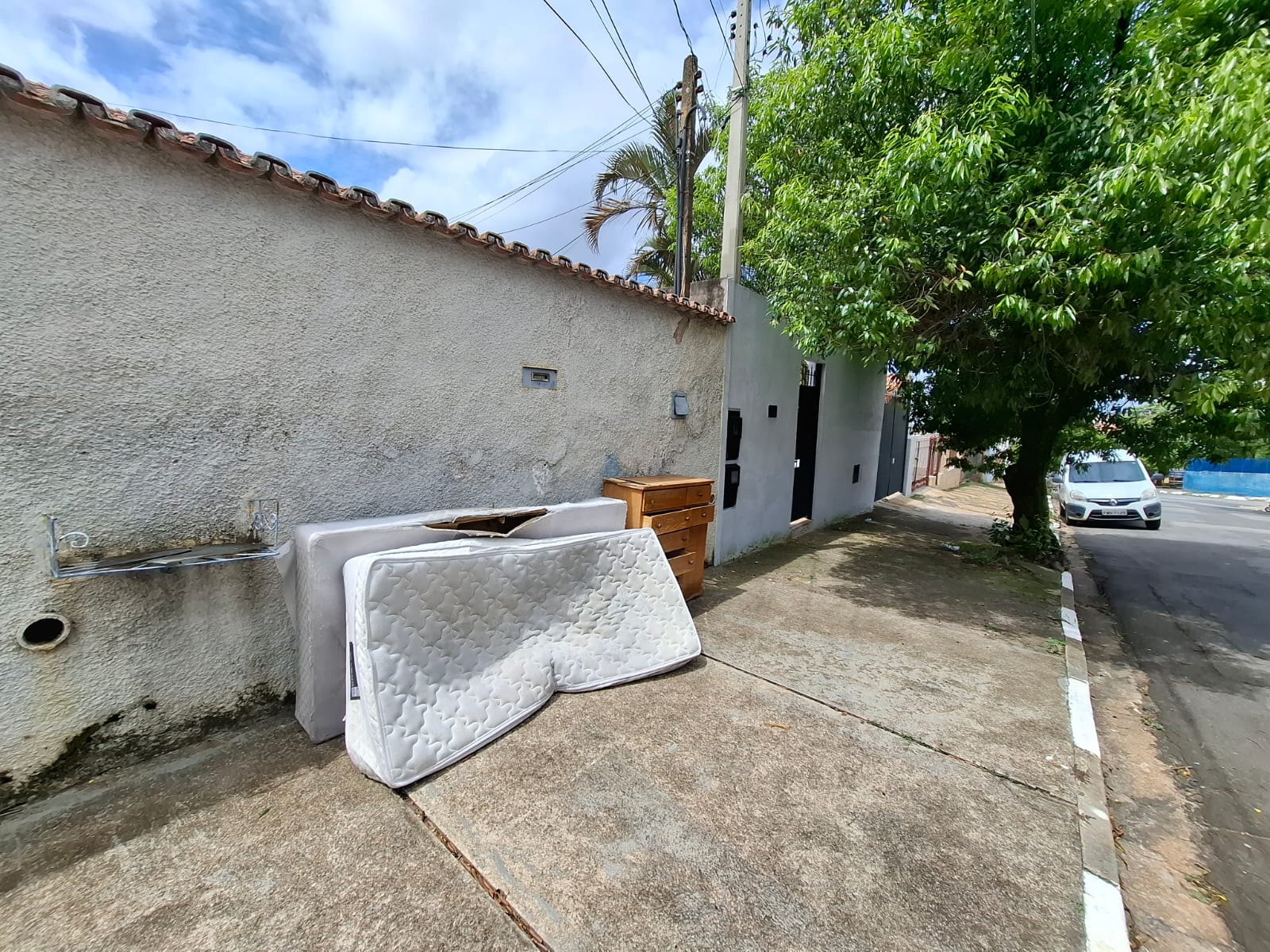 Descarte irregular de lixo no Jardim Baronesa, em Campinas