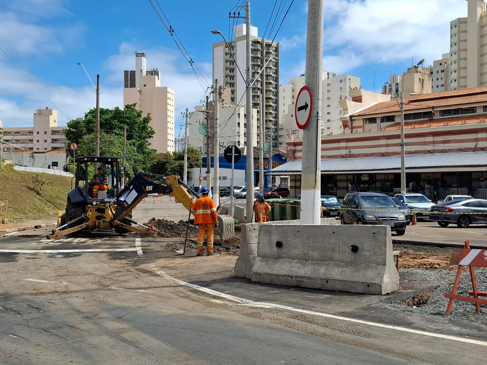 Parte do Terminal Mercado é destruída para construção do piscinão antienchente