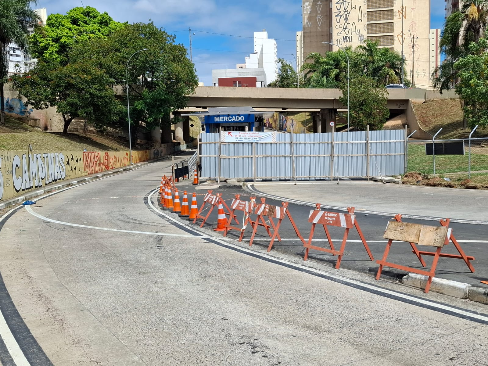 Parte do Terminal Mercado é destruída para construção do piscinão antienchente