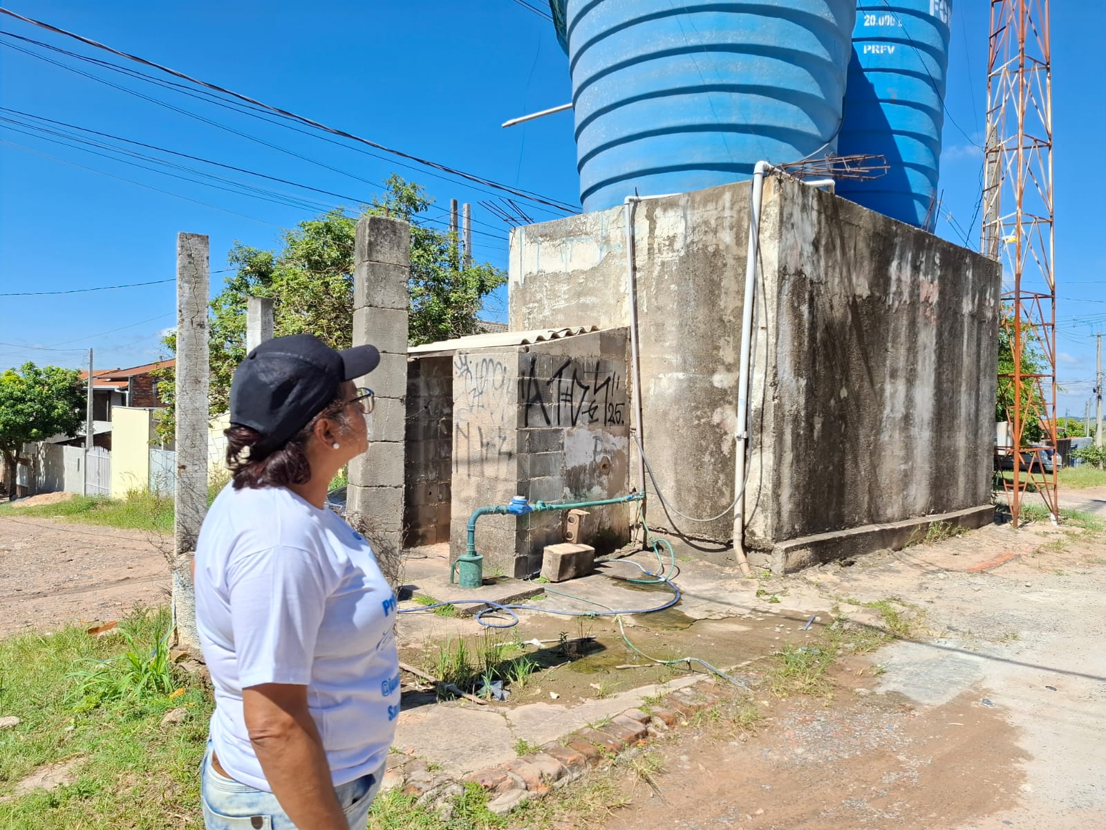 Moradores do Santa Clara do Lago fazem protesto por serviços básicos