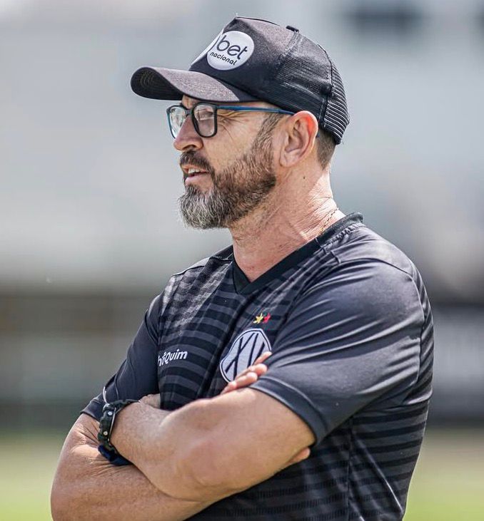 Após vitória, técnico do XV, Moisés Egert critica horário de jogo pela manhã
