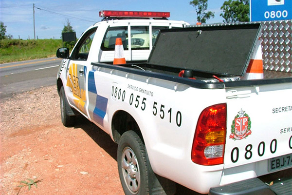 Colisão entre carro e moto deixa dois feridos em rodovia de Sumaré