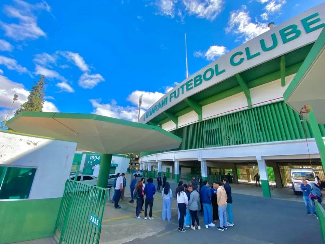 Partida entre Guarani e Botafogo gera bloqueios no trânsito no Brinco de Ouro