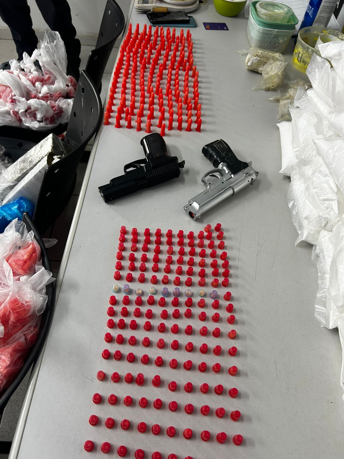 Polícia Civil prende quatro por tráfico de drogas em Itapira