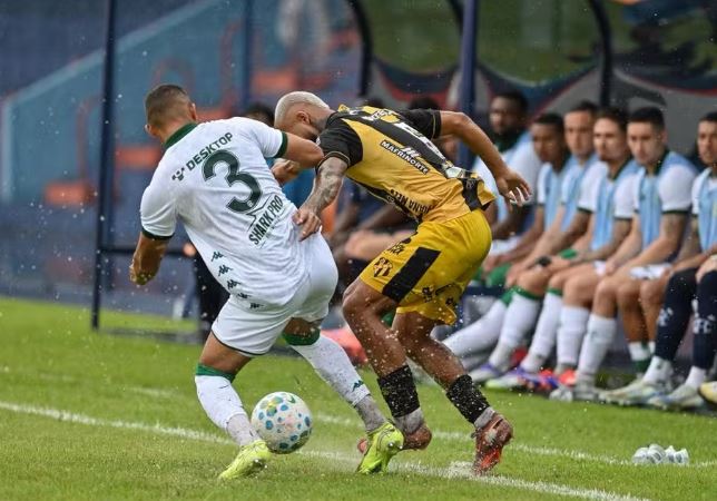 Com futuro incerto, Matheus Costa lamenta eliminação do Guarani na Copa do Brasil