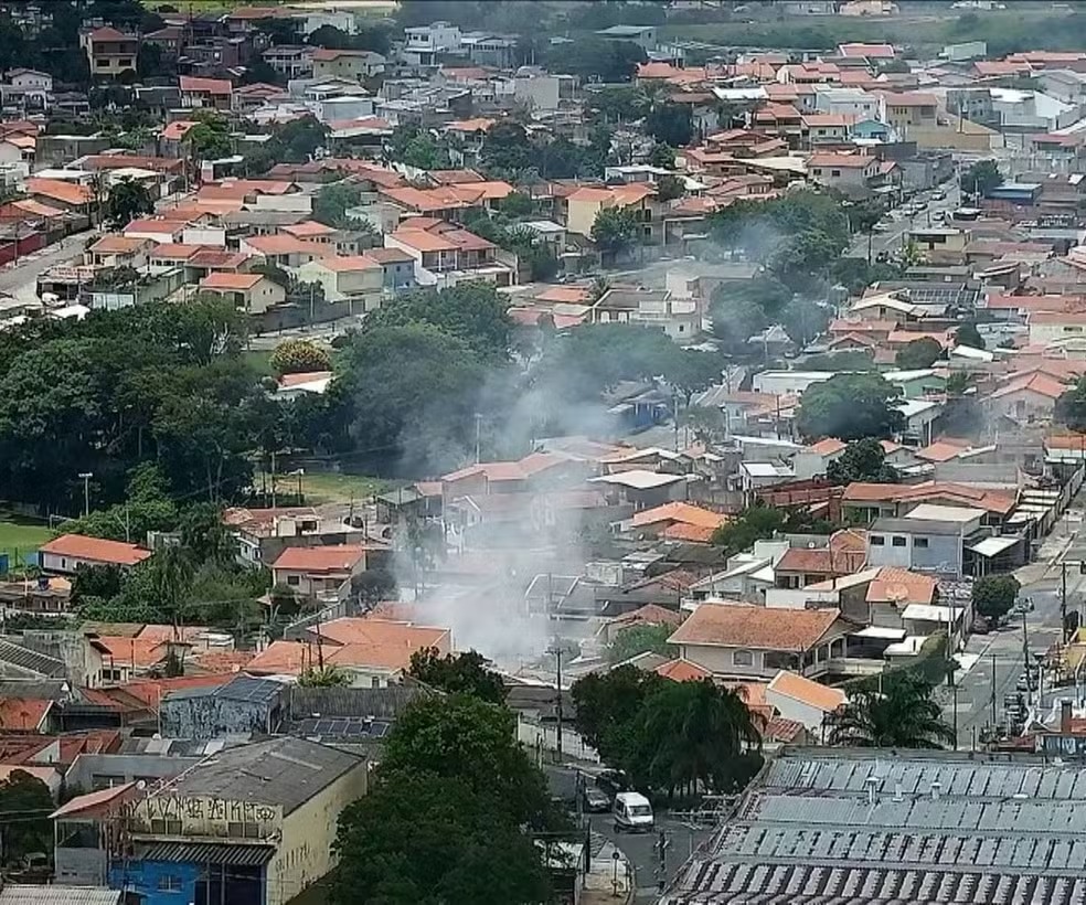 Casa é atingida por incêndio no Jd. São Gabriel em Campinas 
