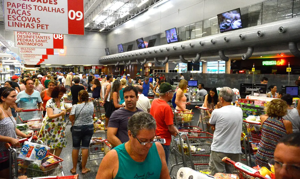 Contratações em supermercados disparam 164% na região de Campinas em 2025