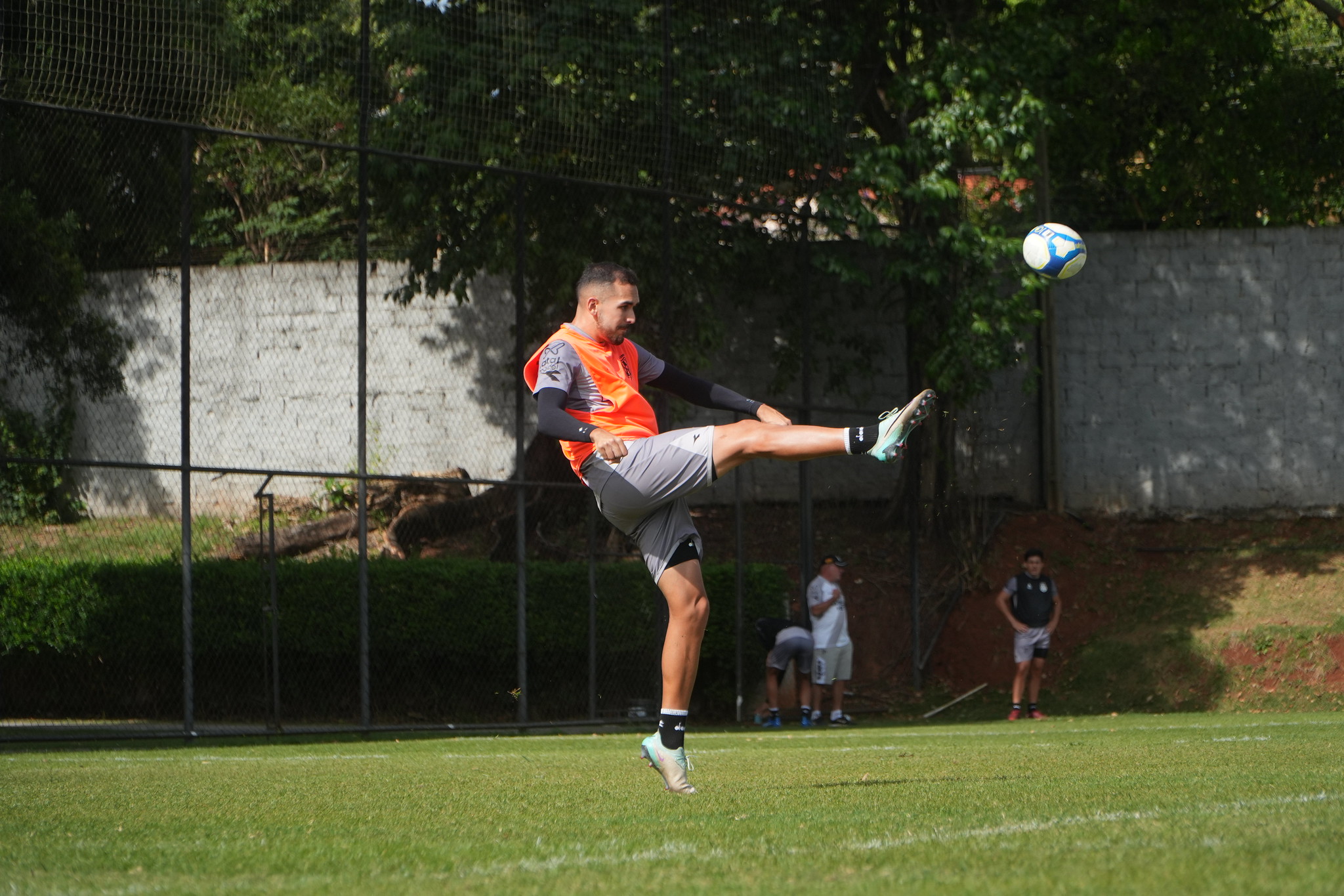 Ponte Preta faz acordo com zagueiro boliviano para evitar novo trasfer ban