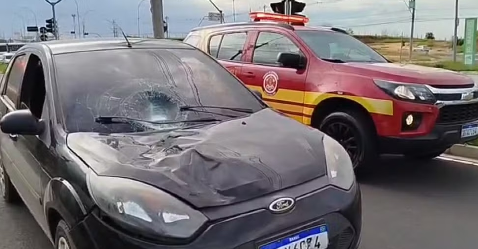 Acidente entre carro e bicicleta elétrica deixa adolescentes feridos em Campinas