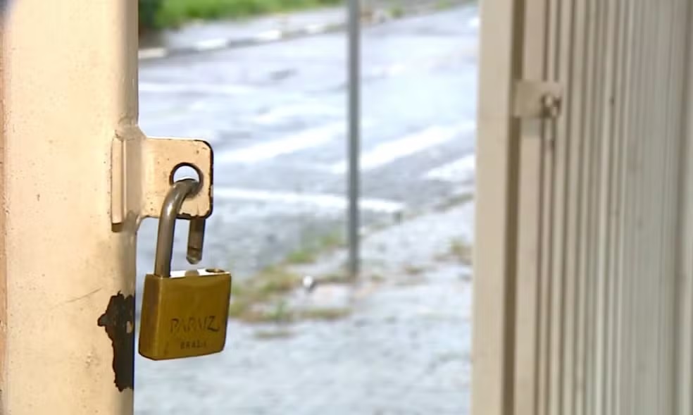 Assaltantes invadem casa e ameaçam idosos no Jd. Carlos Lourenço em Campinas
