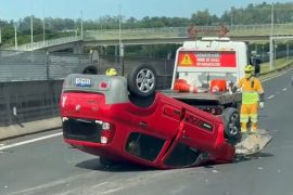 Carro tomba após colisão com caminhão na Anhanguera em Campinas