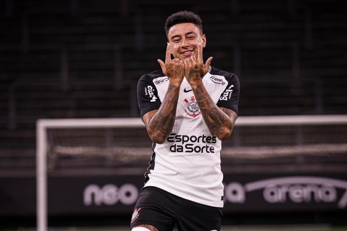 Corinthians mantêm cautela para estrear Jesse Lingard