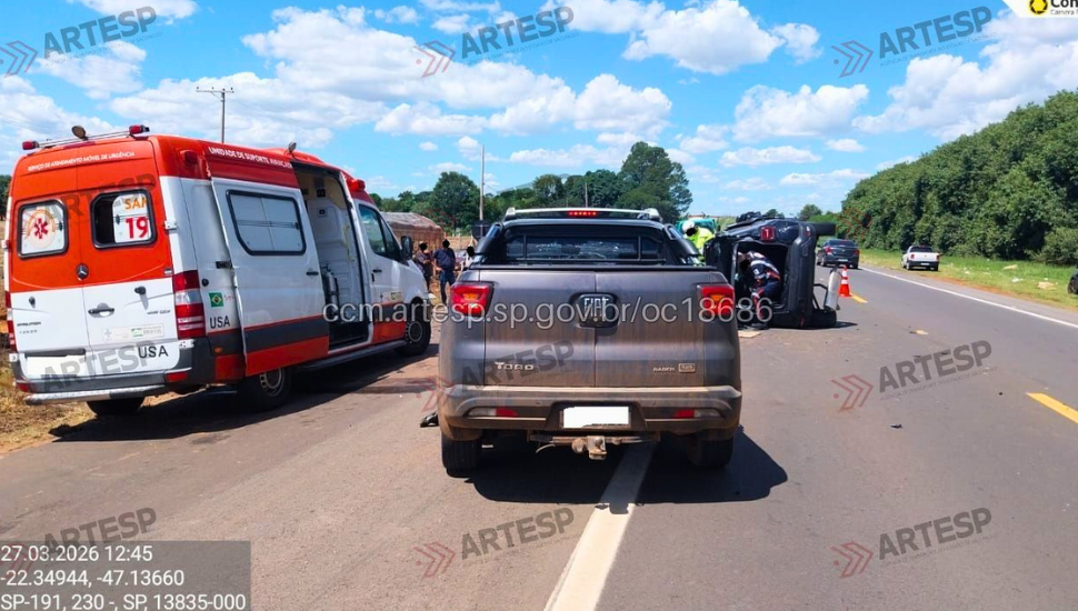 Batida grave interdita rodovia SP-191 e causa uma morte em Conchal