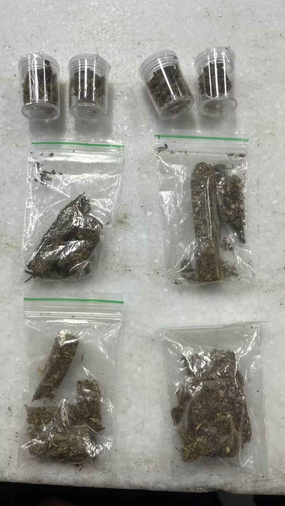 Entregador de aplicativo desconfia de pacote, abre encomenda e encontra maconha em Campinas