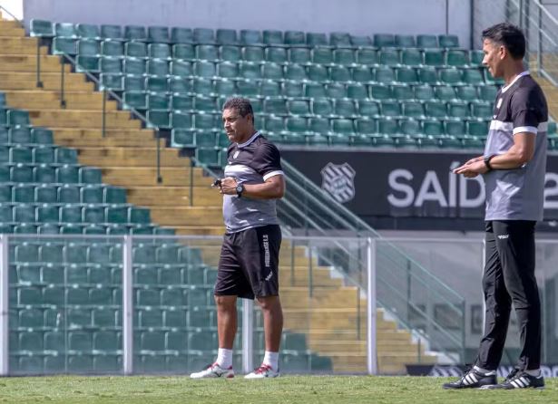 Ex-volante do Cruzeiro vai integrar comissão técnica de Elio Sizenando no Guarani