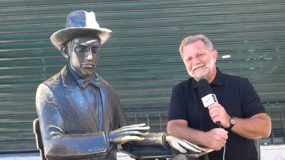 Familiares e amigos se despedem do jornalista Fernando Kassab