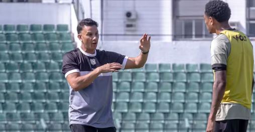 Ex-volante do Cruzeiro vai integrar comissão técnica de Elio Sizenando no Guarani