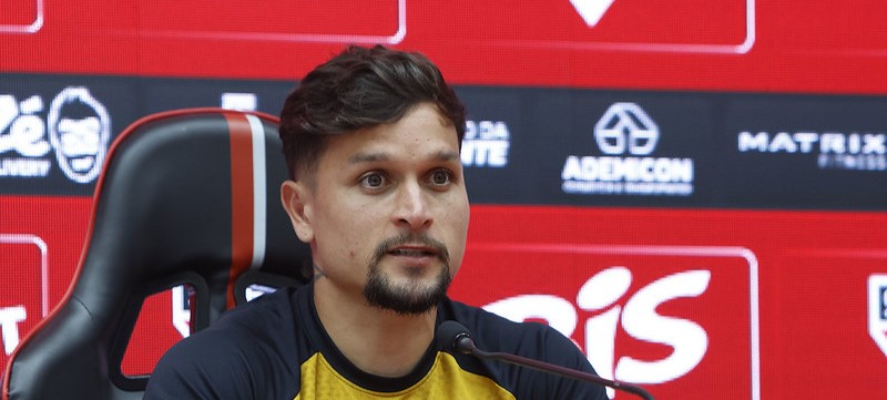 São Paulo apresenta atacante Artur para a sequência da temporada