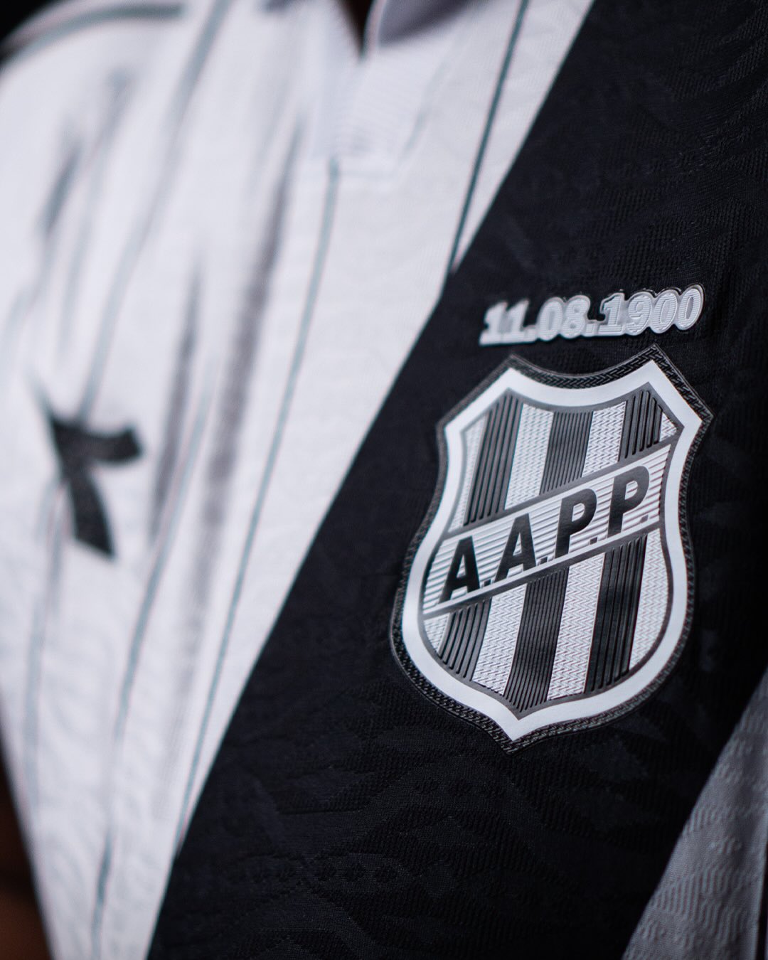 Ponte Preta divulga imagens do novo uniforme para Copa do Brasil e Série B de 2026