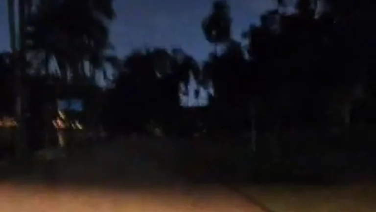 Escuridão em pista de caminhada do Taquaral faz frequentadores usarem lanternas de celular