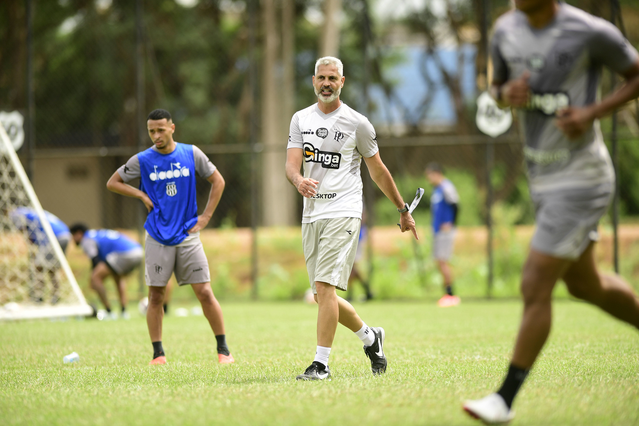 Buscando primeira vitória, Ponte Preta recebe o Vila Nova pela Série B