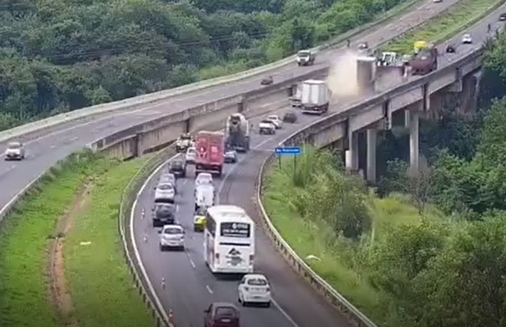 Câmera flagra momento em que carreta atinge Van em rodovia de Piracicaba; veja o vídeo 