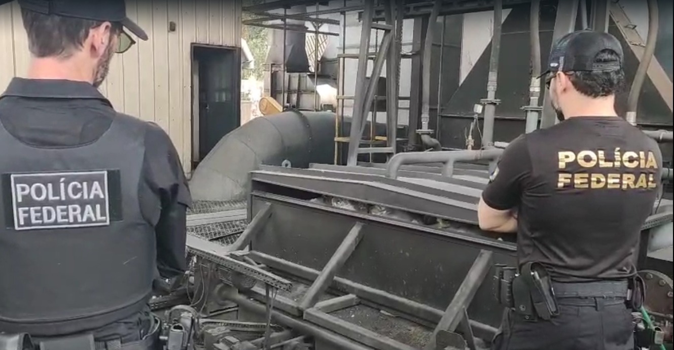 PF incinera mais de 1 tonelada de drogas e medicamentos apreendidos em 2025 e 2026