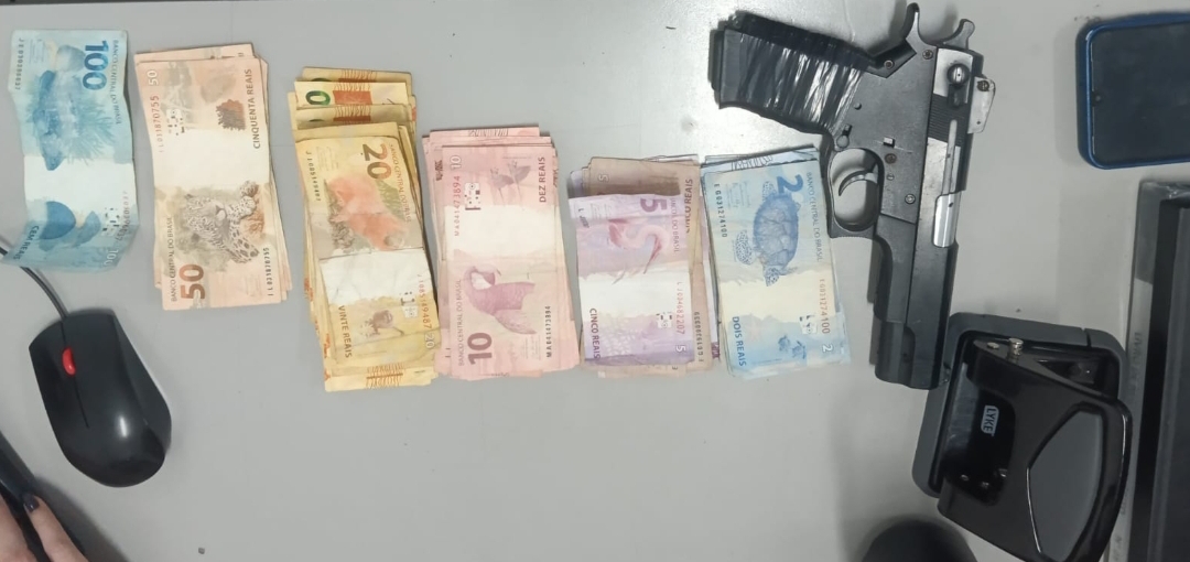 Dupla é presa ao tentar assaltar farmácia em frente a Distrito Policial no Ouro Verde